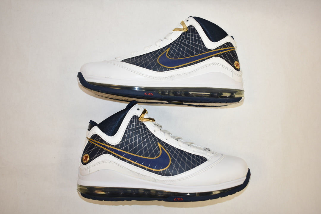 Nike Air Max Lebron 7 Black/White metalic gold – Kickzr4us