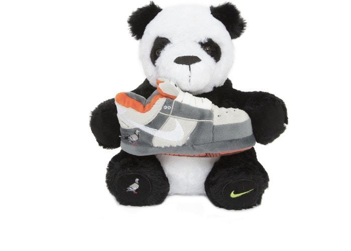 Nike x Staple Panda Pigeon Plush Black/White