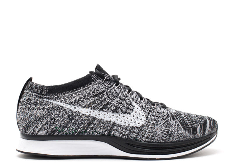 Nike Flyknit Racer Oreo